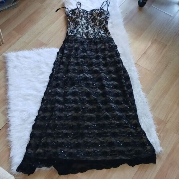 Sue Wong Black & Gold Lace Off-Shoulder Maxi Dress β Size 2 β Elegant Foβ¦ - Picture 1 of 7